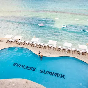 https://grand-cayman-marriott-beach-resort.greaterantilleshotels.net